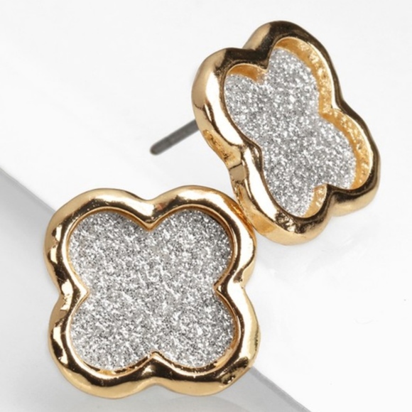 Luxe Rose Gold Clover Earrings - Picture 4 of 4